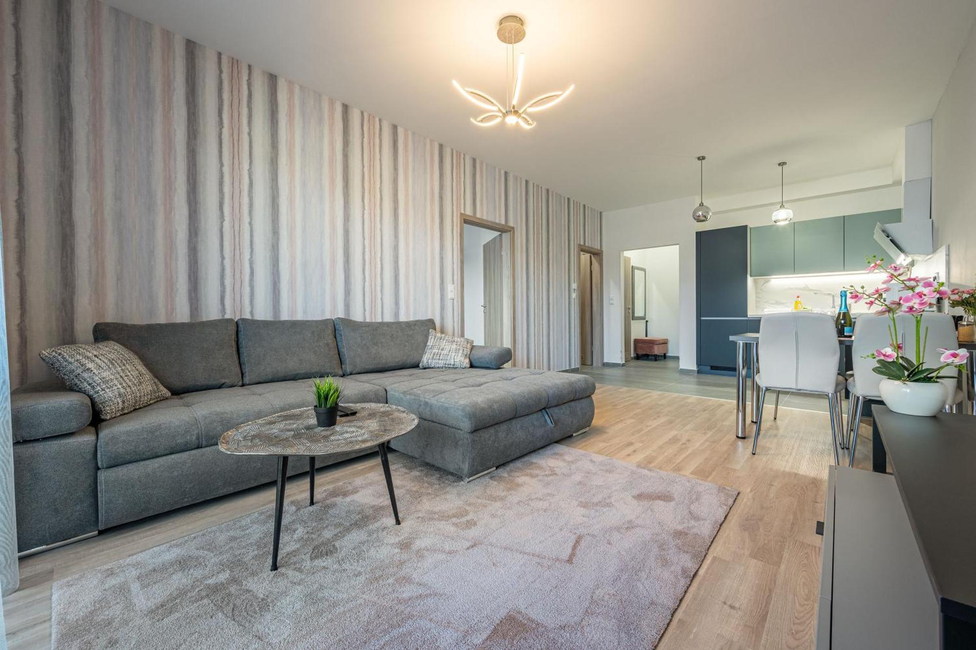 With Garage And Balcony In Center Апартаменты *